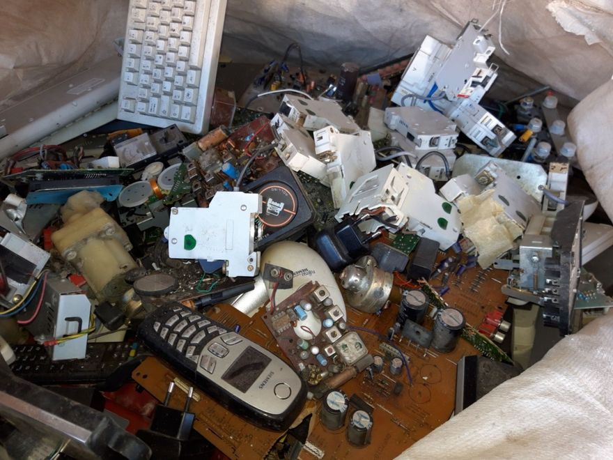 vecchi dispositivi elettronici diventati rifiuti