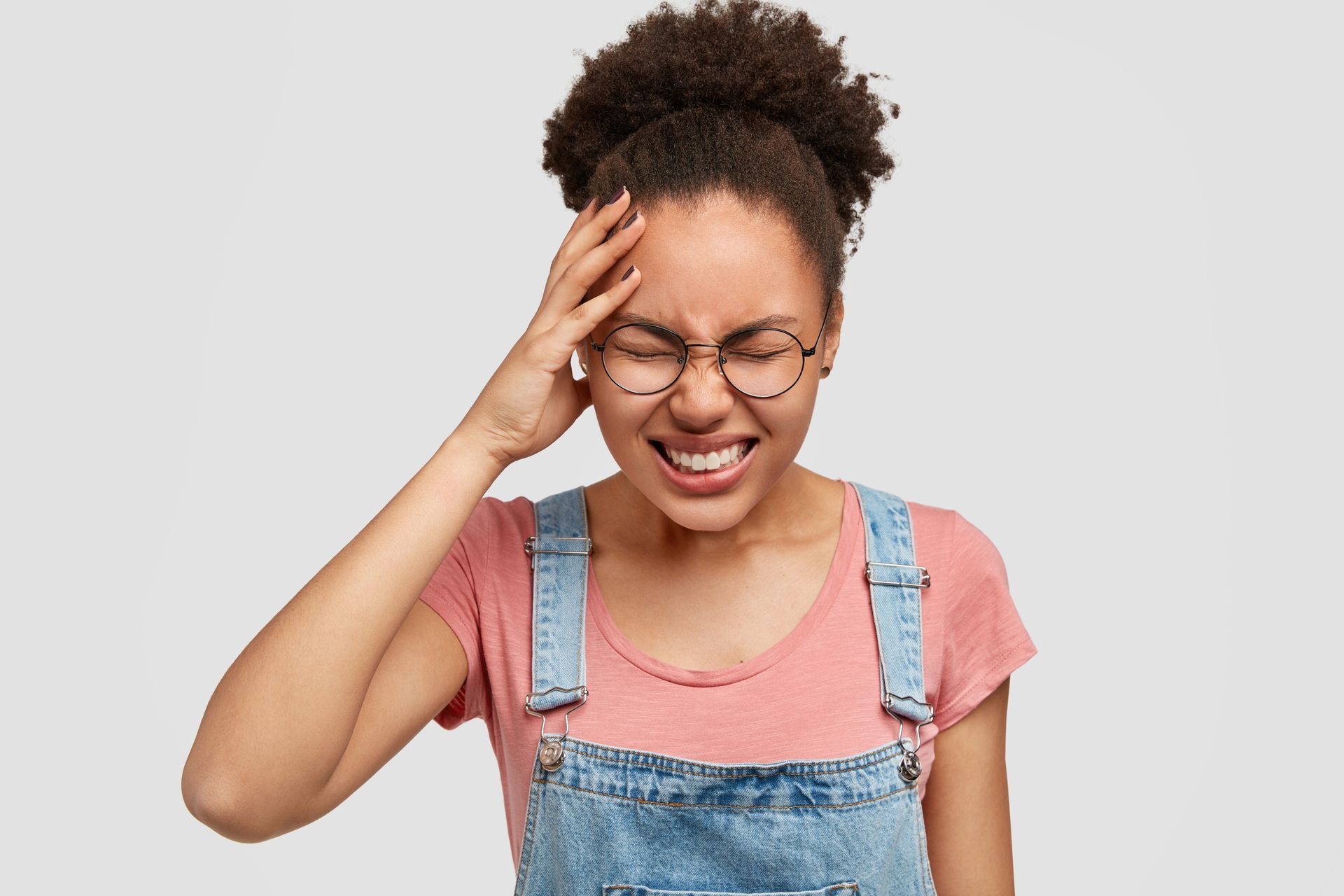 O que causa dor de cabeça tontura e fraqueza?