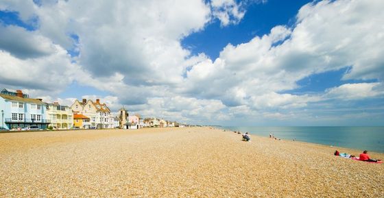 aldeburgh beach suffolk holiday cottage accomodation