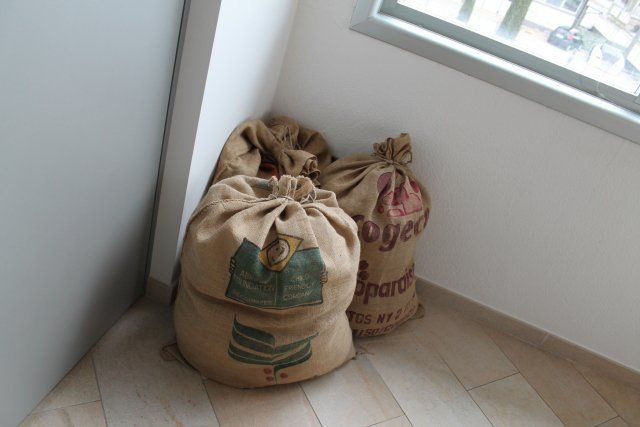 sacchi di iuta con caffè