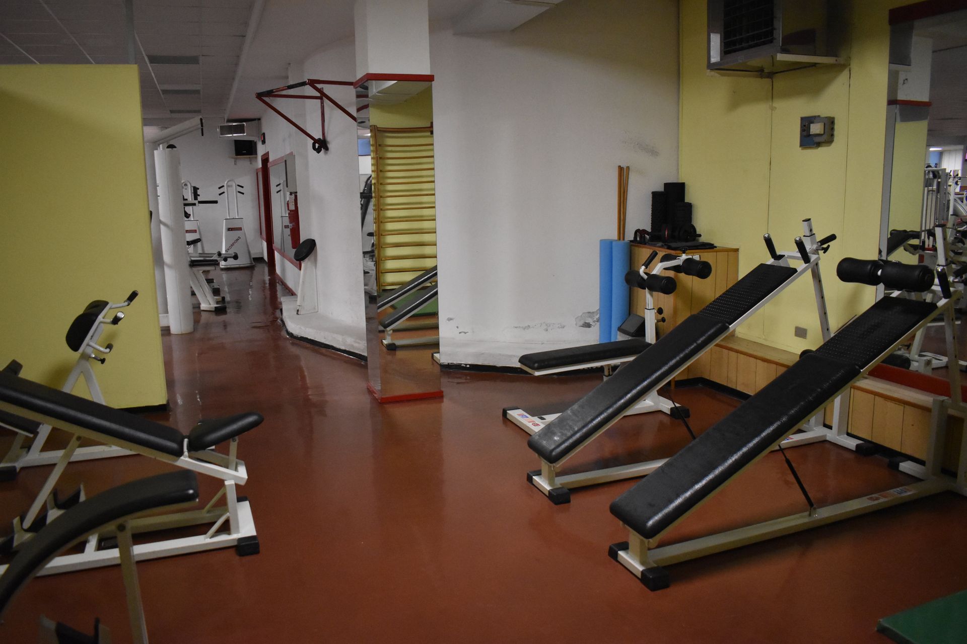 palestra con ampia sala attrezzi