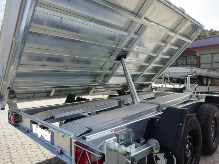 rimorchio con sollevatore