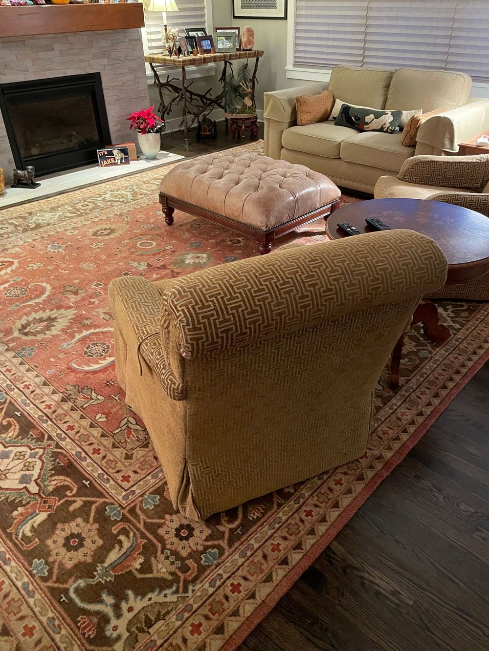 A living room filled with furniture and a fireplace.