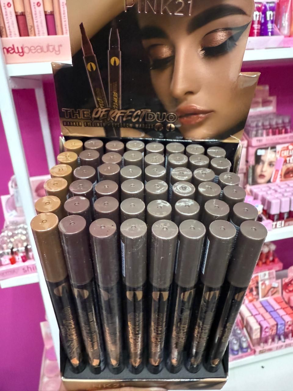 delineador de ojos +  delineador de cejas Pink21