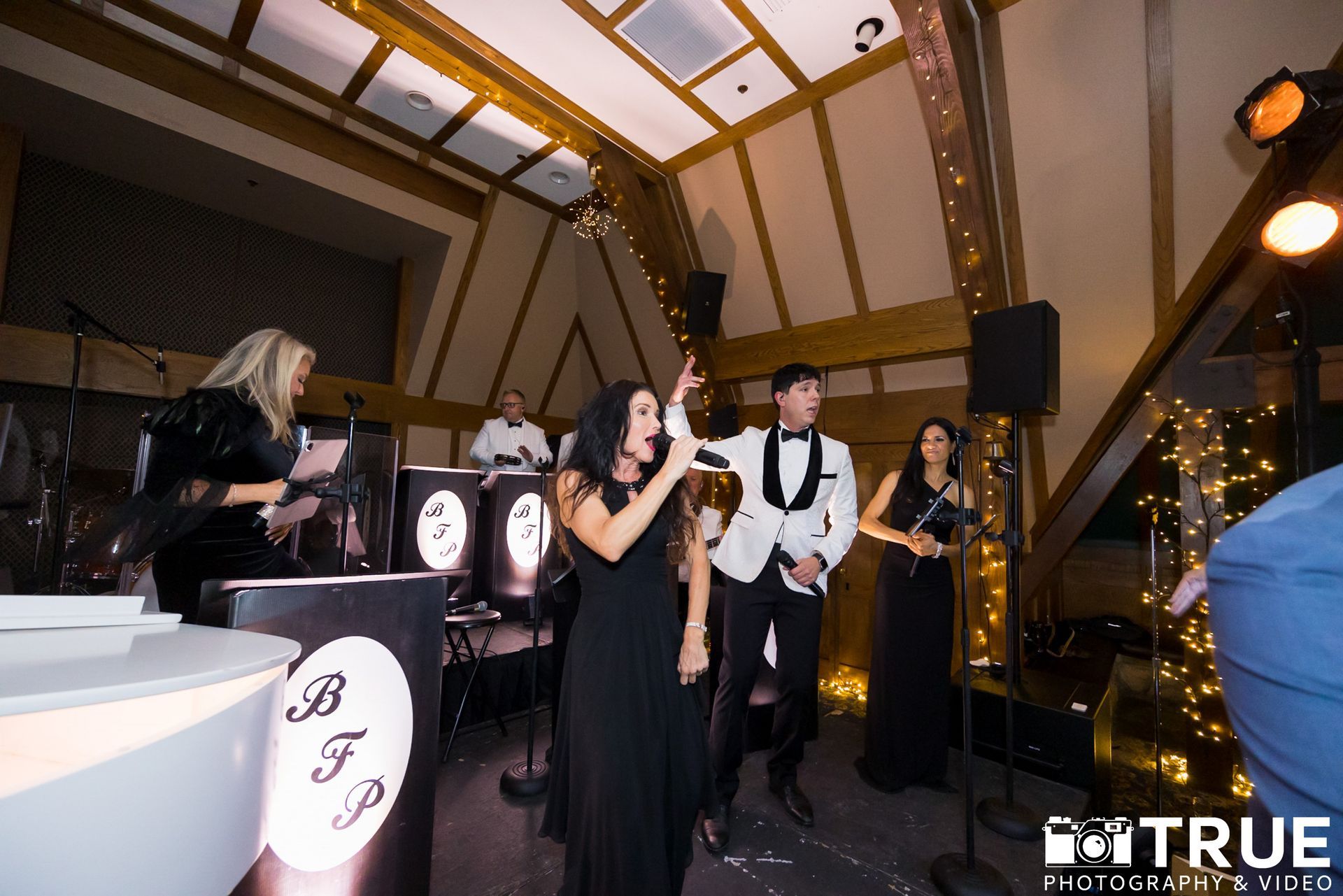 live band singers performing