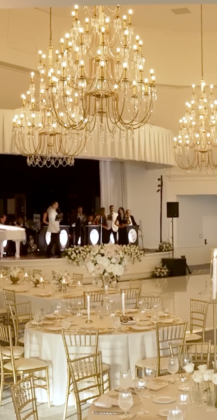 live music during wedding dinner