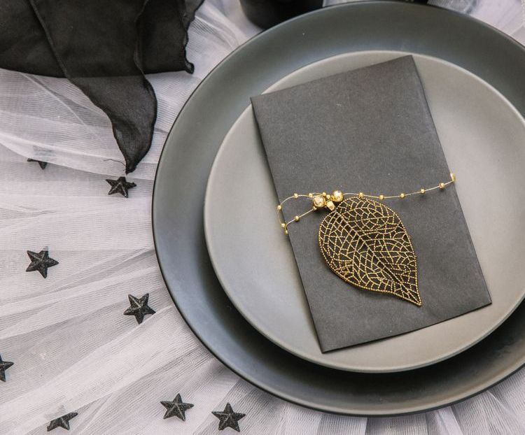 A Plate With a Napkin and a Leaf on It - Yeppoon Balloons & Party Supplies in Yeppoon, QLD