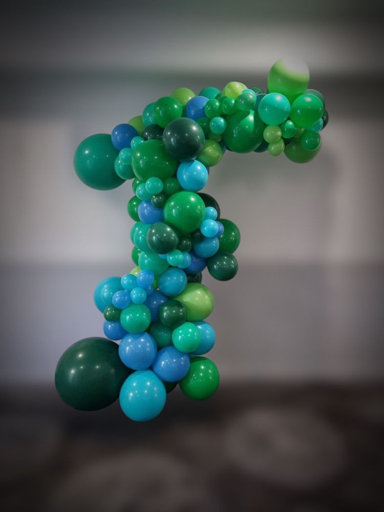 a Demi arch made out of balloons