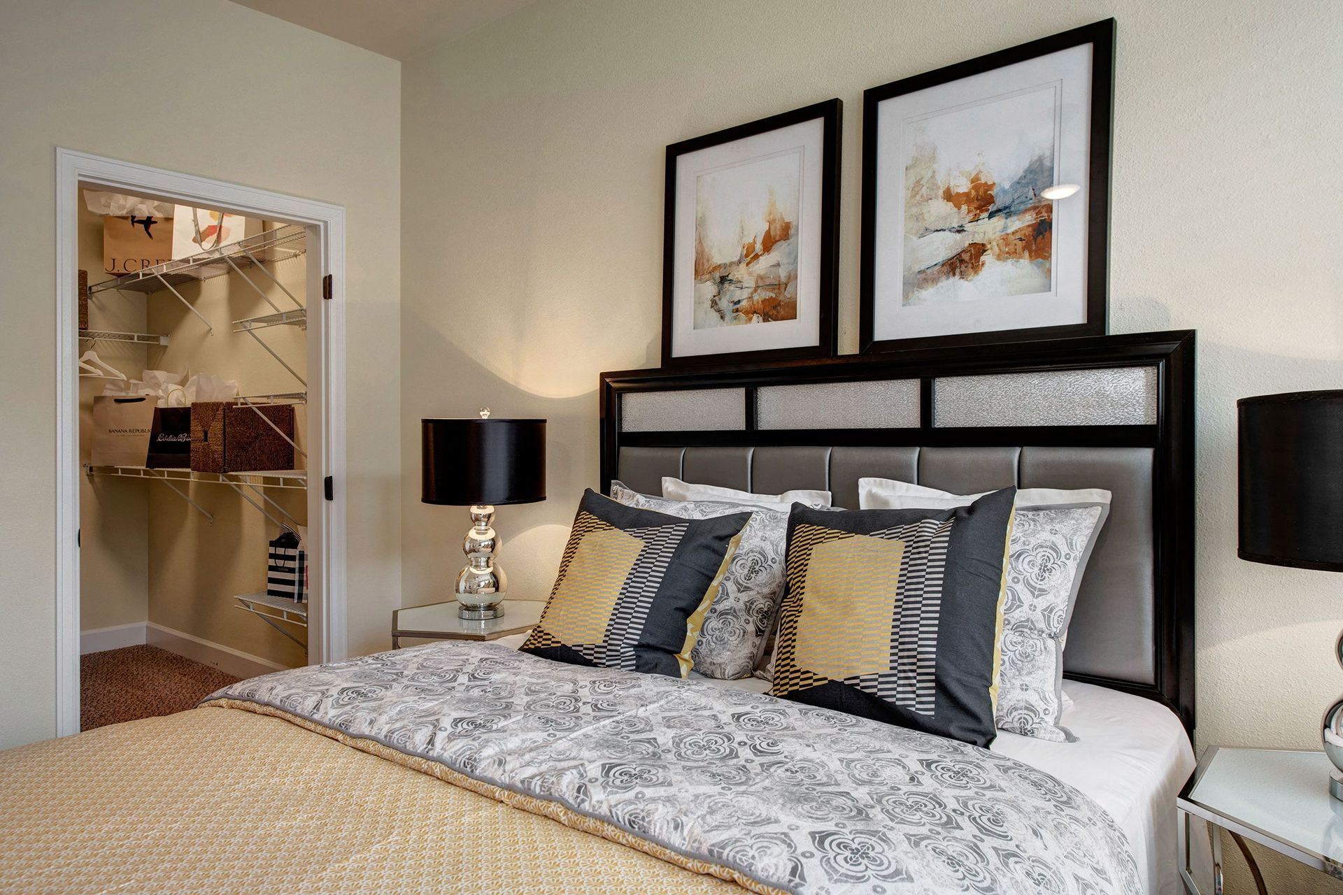 La Bella Vita Bedroom And Closet Apartments in Colorado Springs, CO