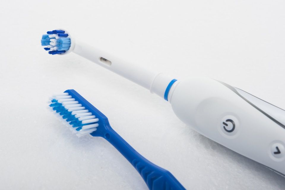 power toothbrush vs. manual toothbrush