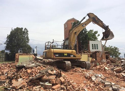 Trucktor Demolish