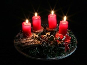 an arrangement of advent candles