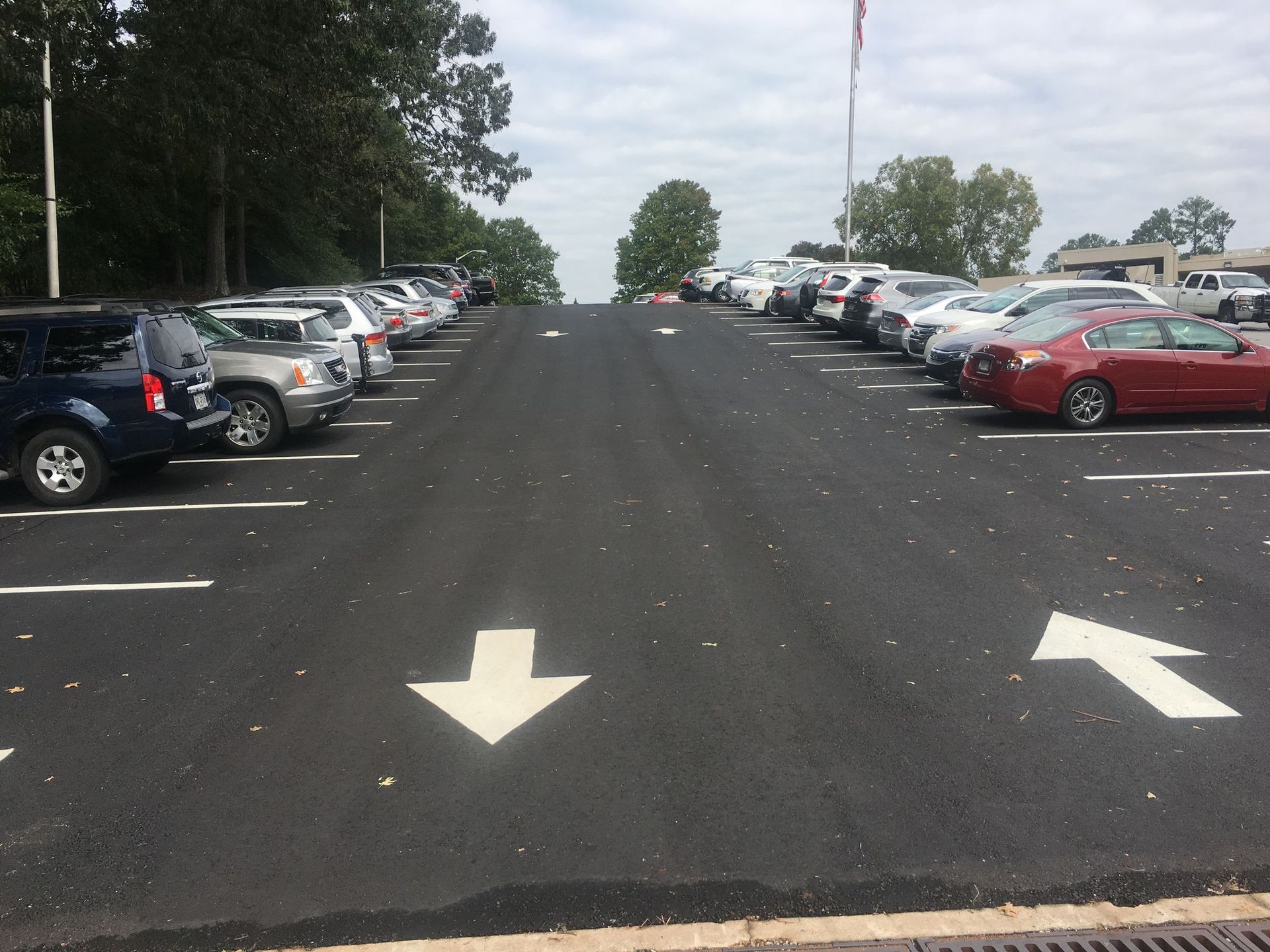 Spacious parking lot 