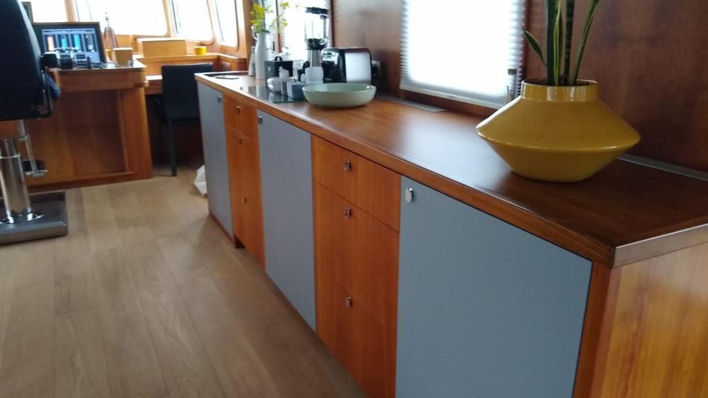 kasten woonboot renovatie JachtbetimmeringNoord