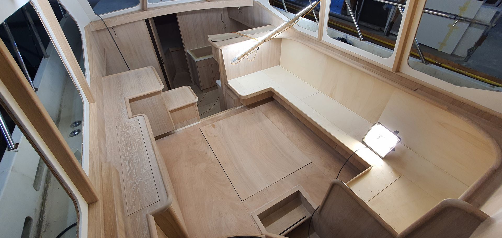 tv kast en zithoek afwerking interieurbouw Casco Cruiser JachtbetimmeringNoord