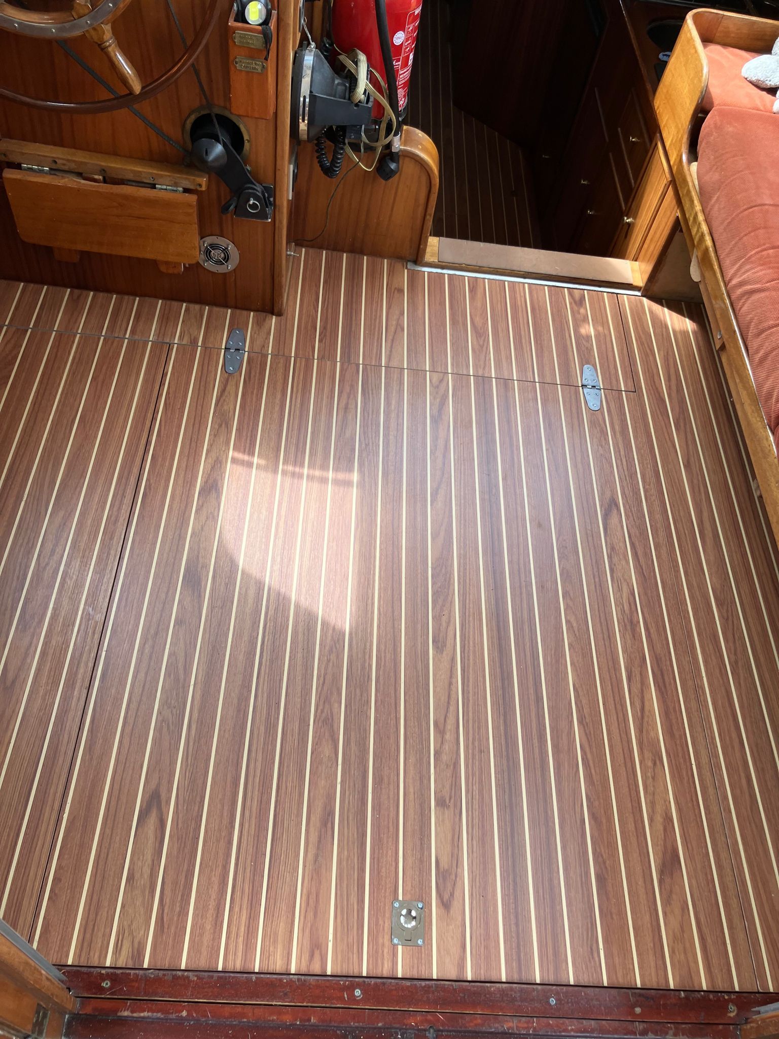 Refit HPL vloeren witte bies  Casco Cruiser interieurbouw Exclusief JachtbetimmeringNoord