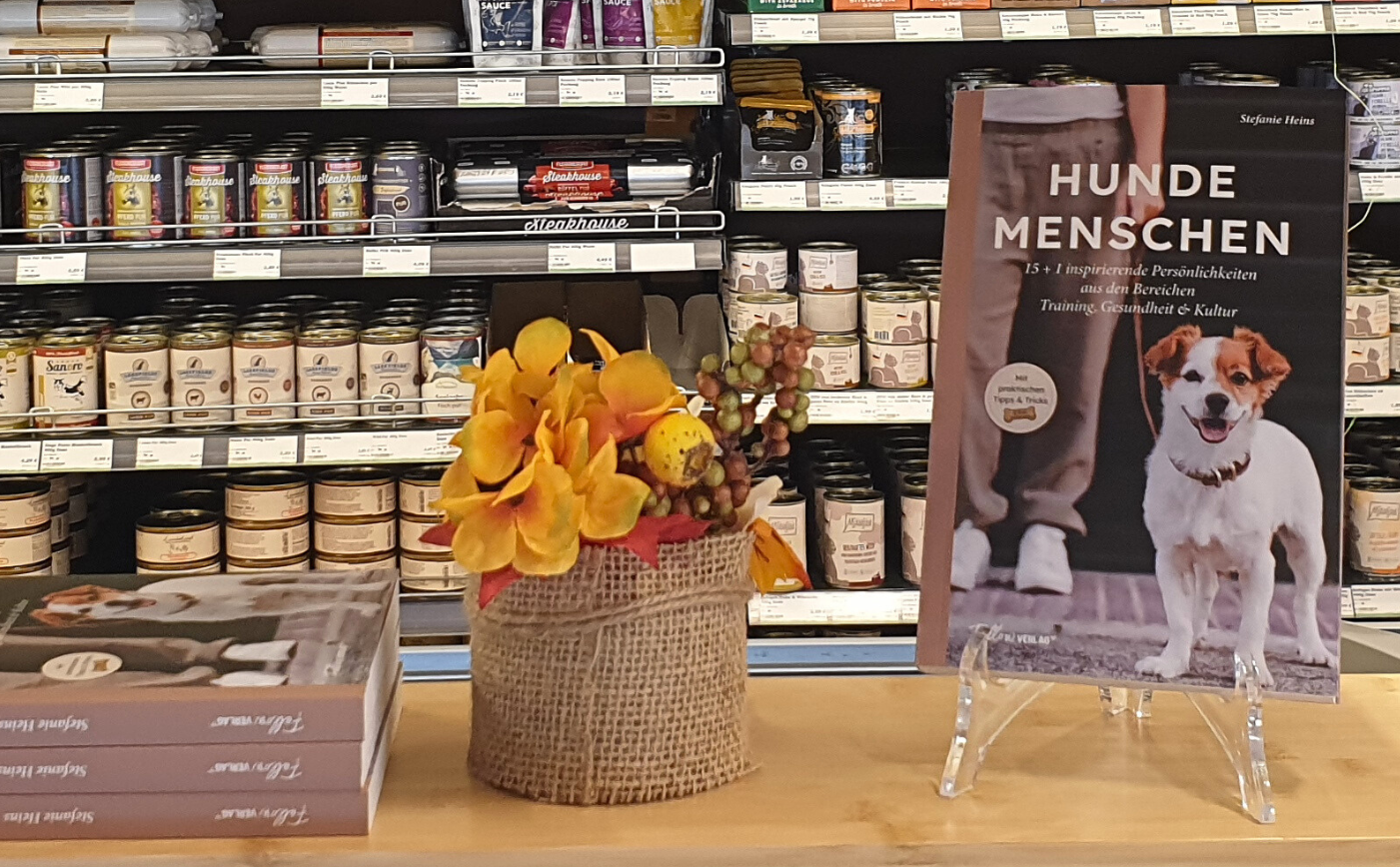 »Hundemenschen« Buch im Barfital Shop Hamburg
