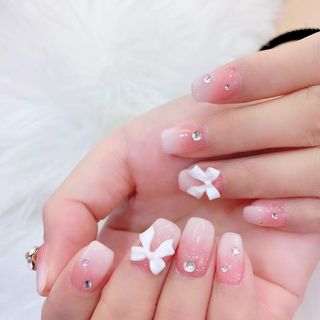 Beautiful Manicure with flower design