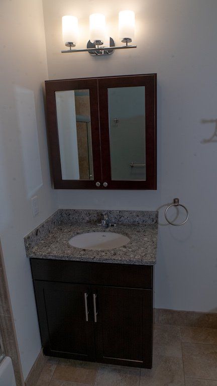 191 Hamilton bathroom