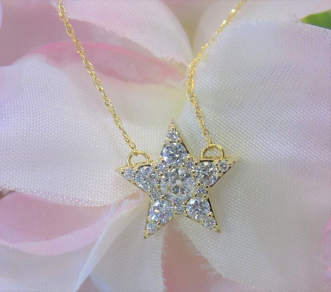 Gold star pendant necklace with diamond accents