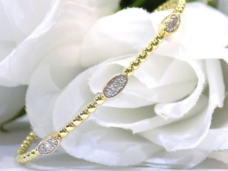Gold bracelet with three oval diamond clusters