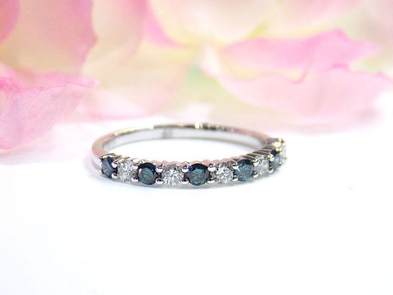 Silver ring with alternating dark blue and clear round stones