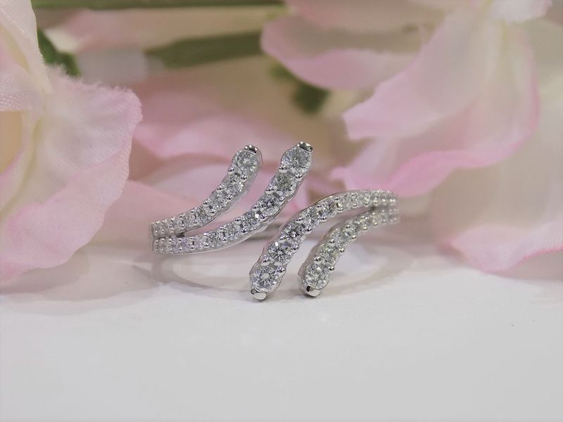 Diamond snake ring