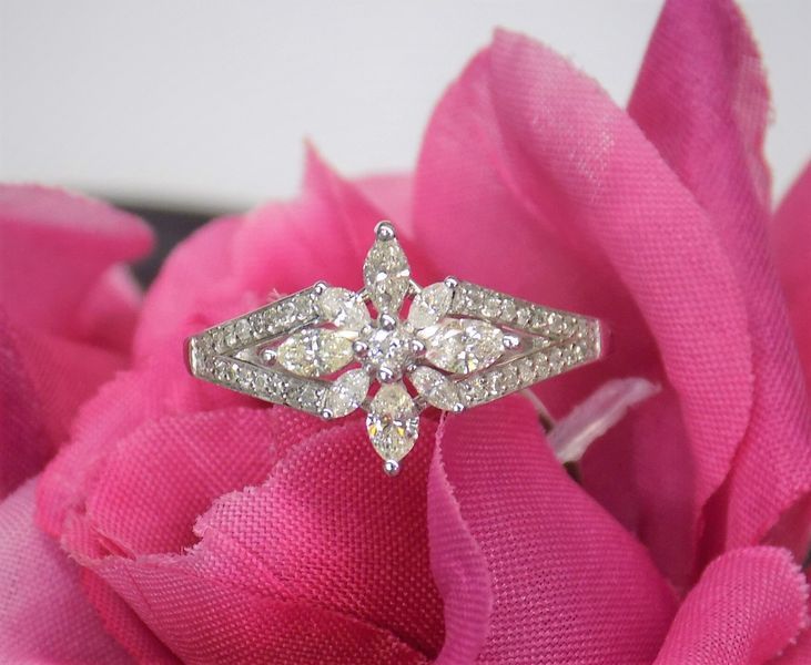 Diamond ring with marquise and round cut stones