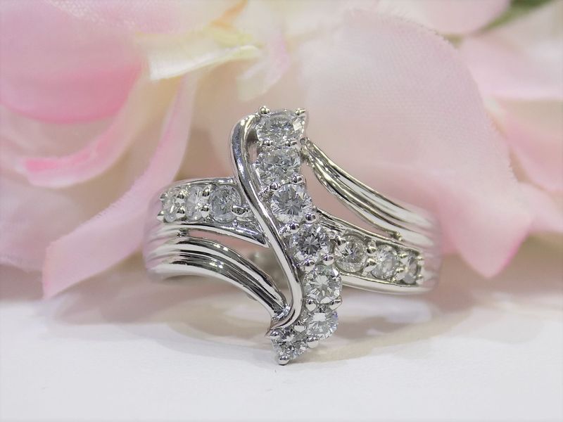 Diamond ring with a wavy design