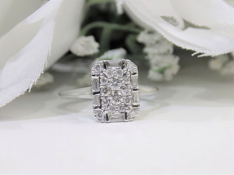 Diamond ring with rectangular cluster of stones