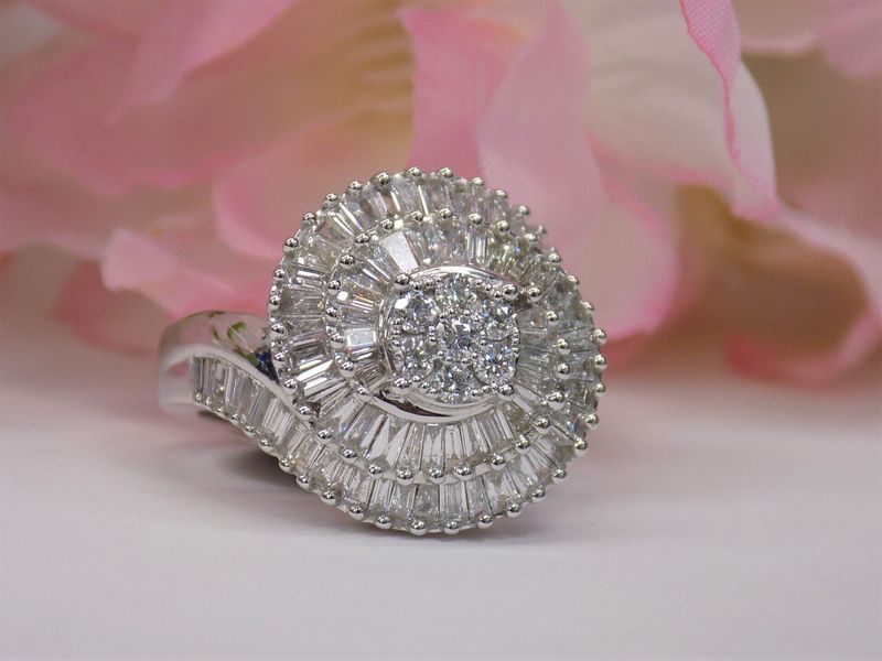Diamond ring with a cluster of diamonds