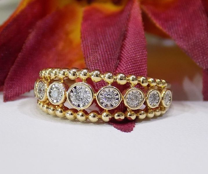 Gold ring with diamonds and beaded detailing