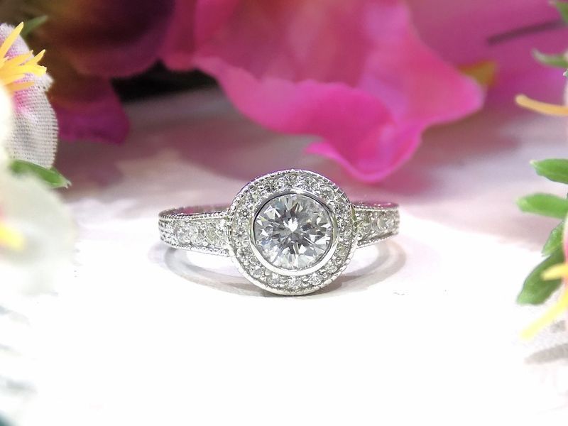 Diamond ring with a halo setting