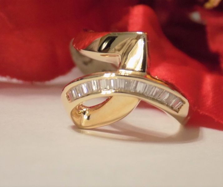 Gold ring with baguette-cut diamonds