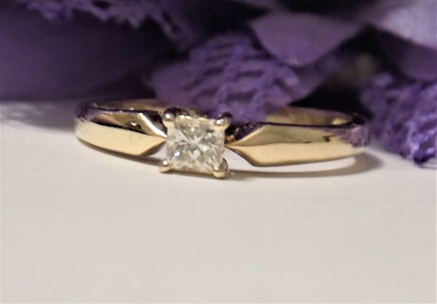 Diamond engagement ring with a princess cut stone