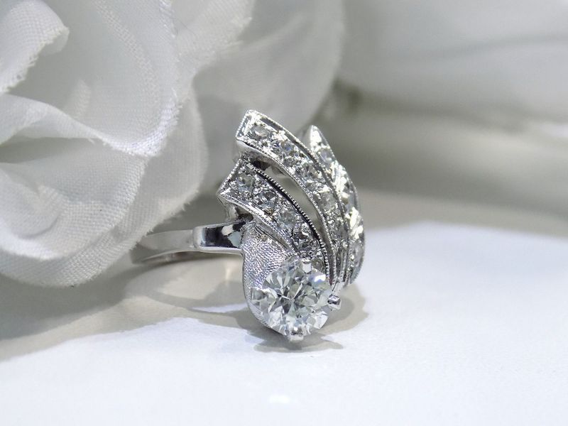 Diamond cocktail ring with a central round stone and fan-shaped accents