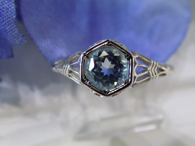 Vintage aquamarine ring with filigree detailing