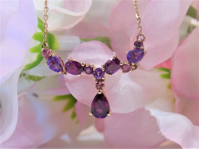Gold necklace with amethyst and garnet gemstones