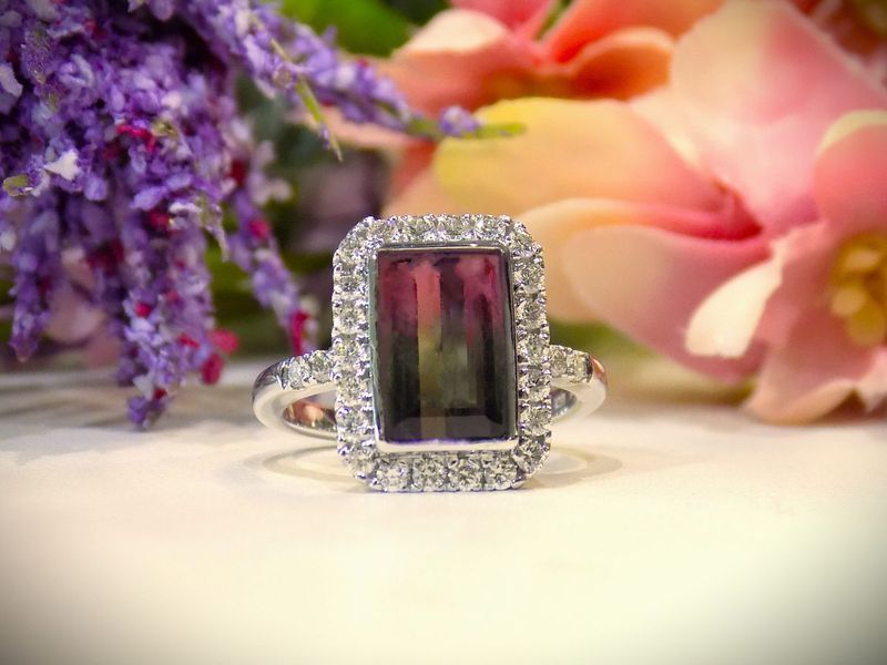 Ring with rectangle cut bi-color gemstone