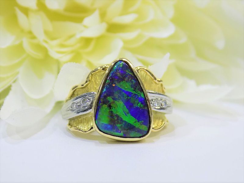 Gold ring with a large