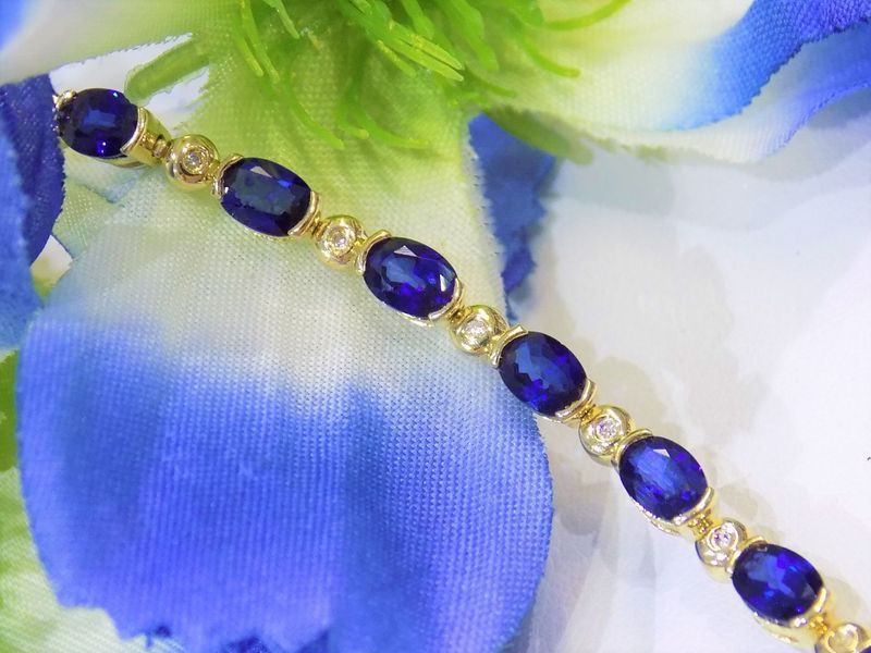 Gold bracelet with oval blue sapphires and round diamonds