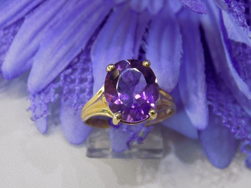 Gold ring with large oval amethyst gemstone