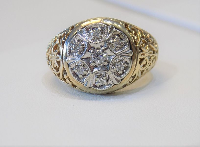 Gold ring with white diamonds in a floral design