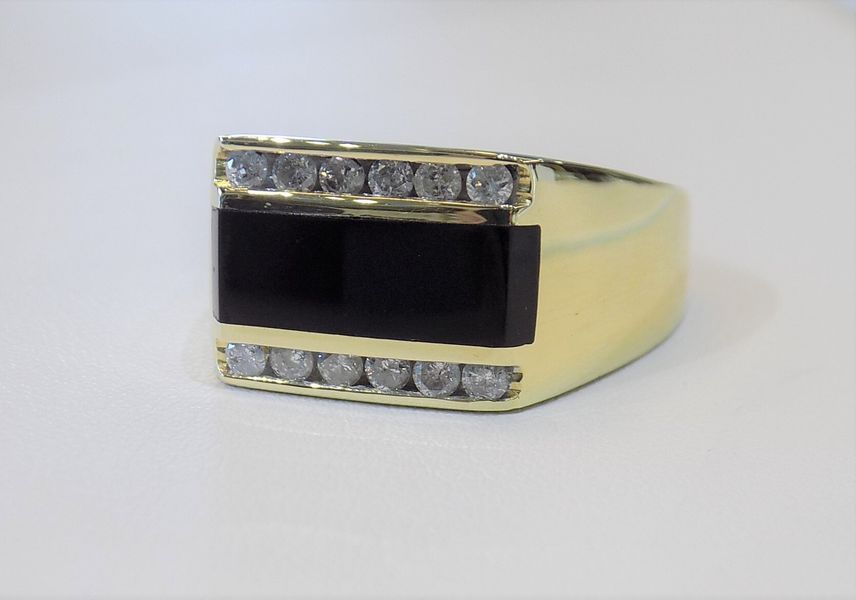 Gold ring with black onyx center