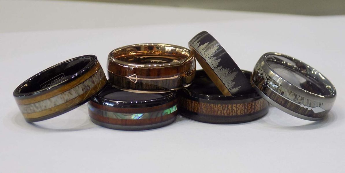 Six rings with various designs