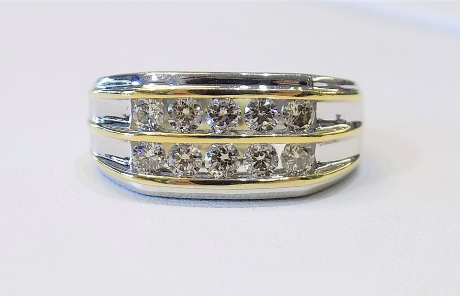 Diamond ring with two rows of square-cut stones