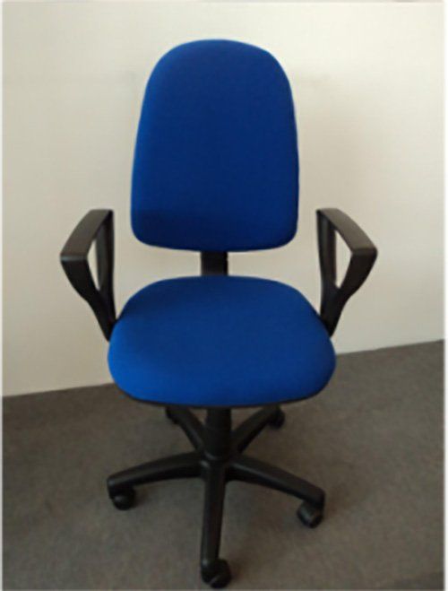 Sedia a rotelle blu per ufficio