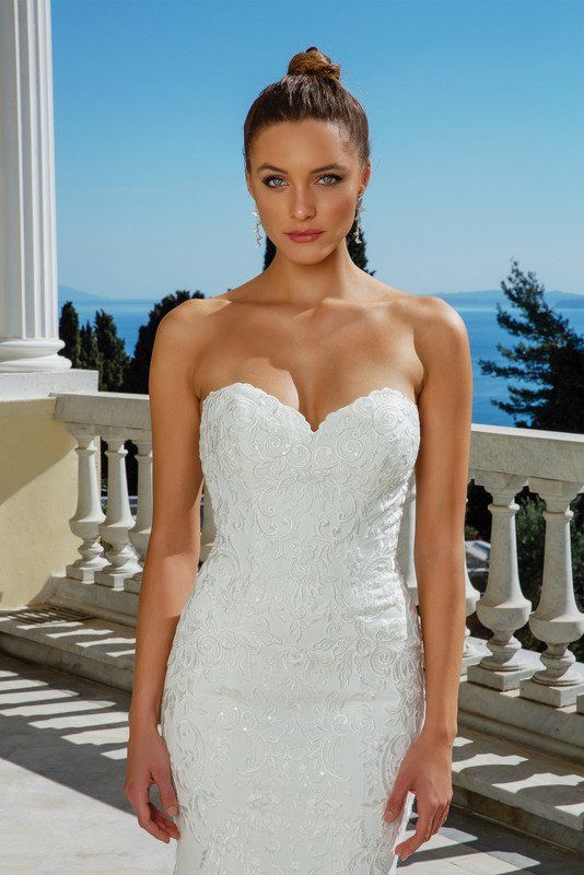 Justin Alexander wedding dress 88114 close up