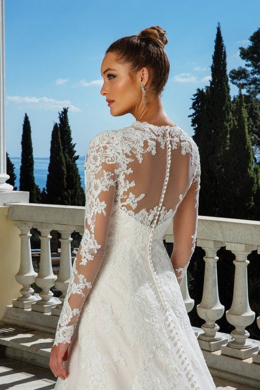 Justin Alexander wedding dress 88116 back close