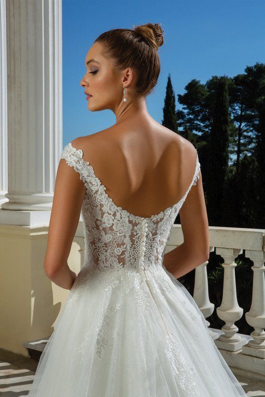 Justin Alexander wedding dress 88117 back close up